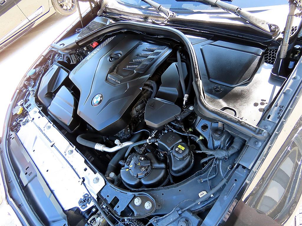 BMW 3-Series — photo 19