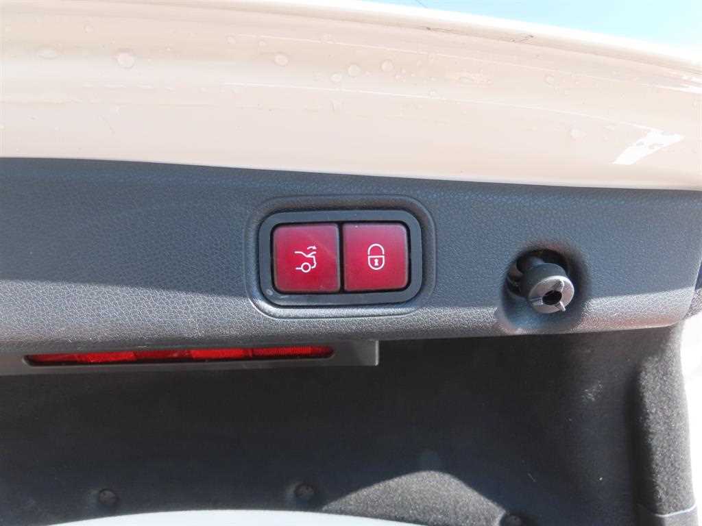 Mercedes-Benz E-Class — photo 06