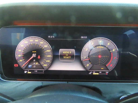 Mercedes-Benz E-Class — photo 10
