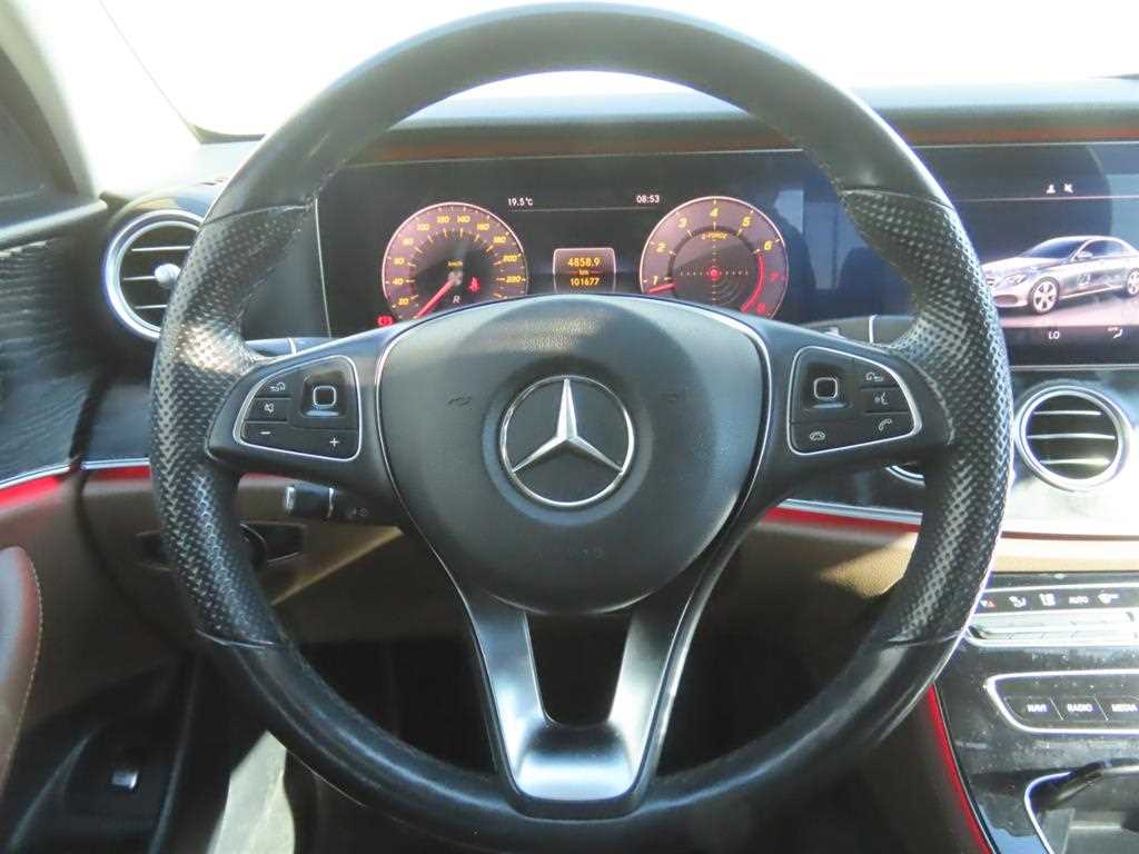 Mercedes-Benz E-Class — photo 11