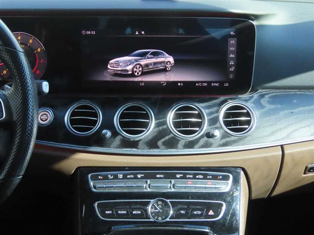Mercedes-Benz E-Class — photo 12