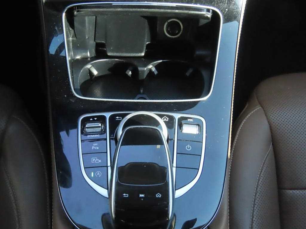 Mercedes-Benz E-Class — photo 13