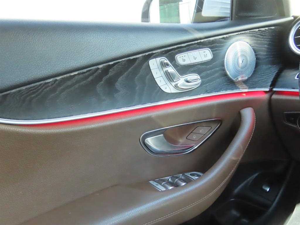 Mercedes-Benz E-Class — photo 14