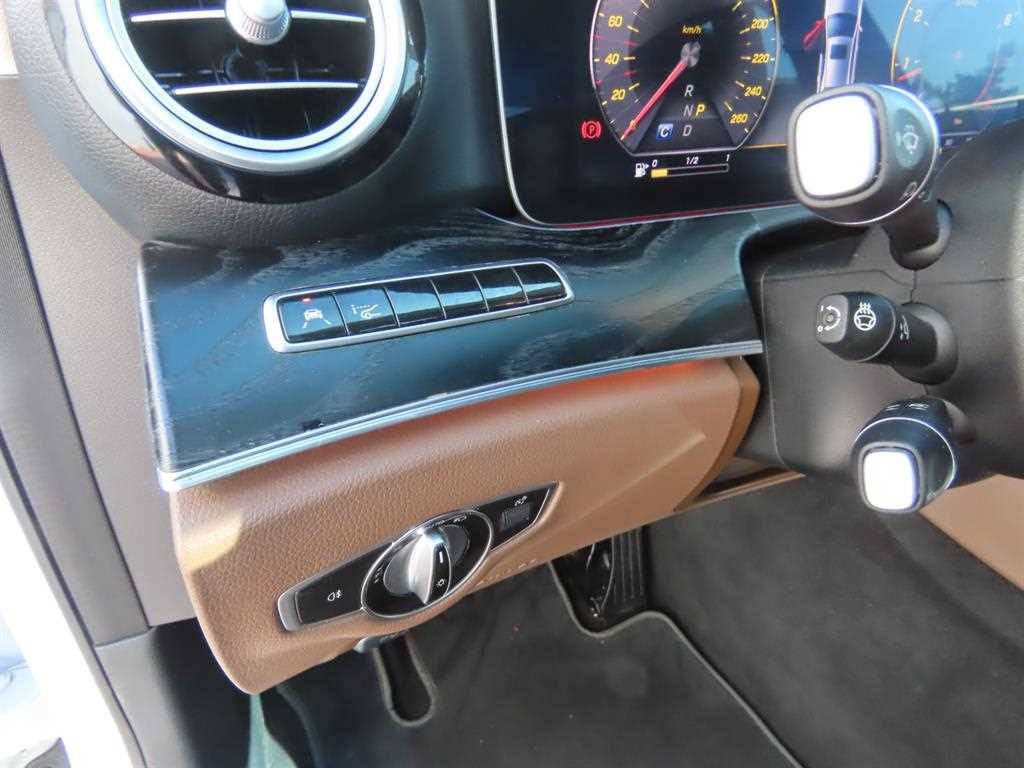 Mercedes-Benz E-Class — photo 15