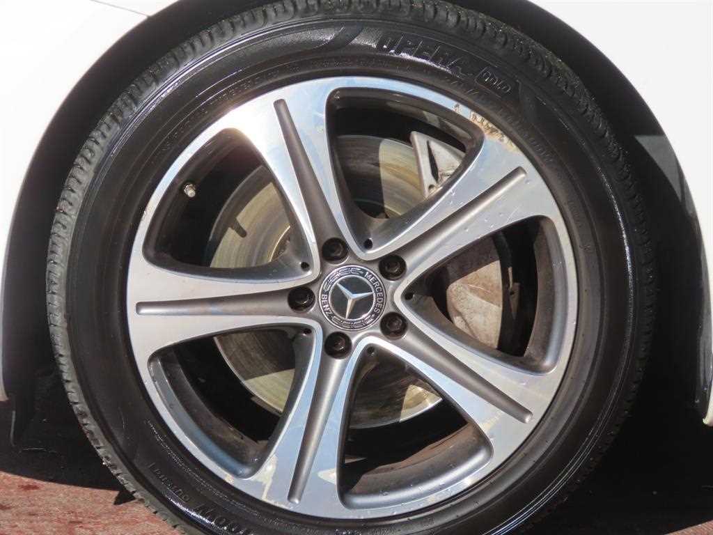 Mercedes-Benz E-Class — photo 20