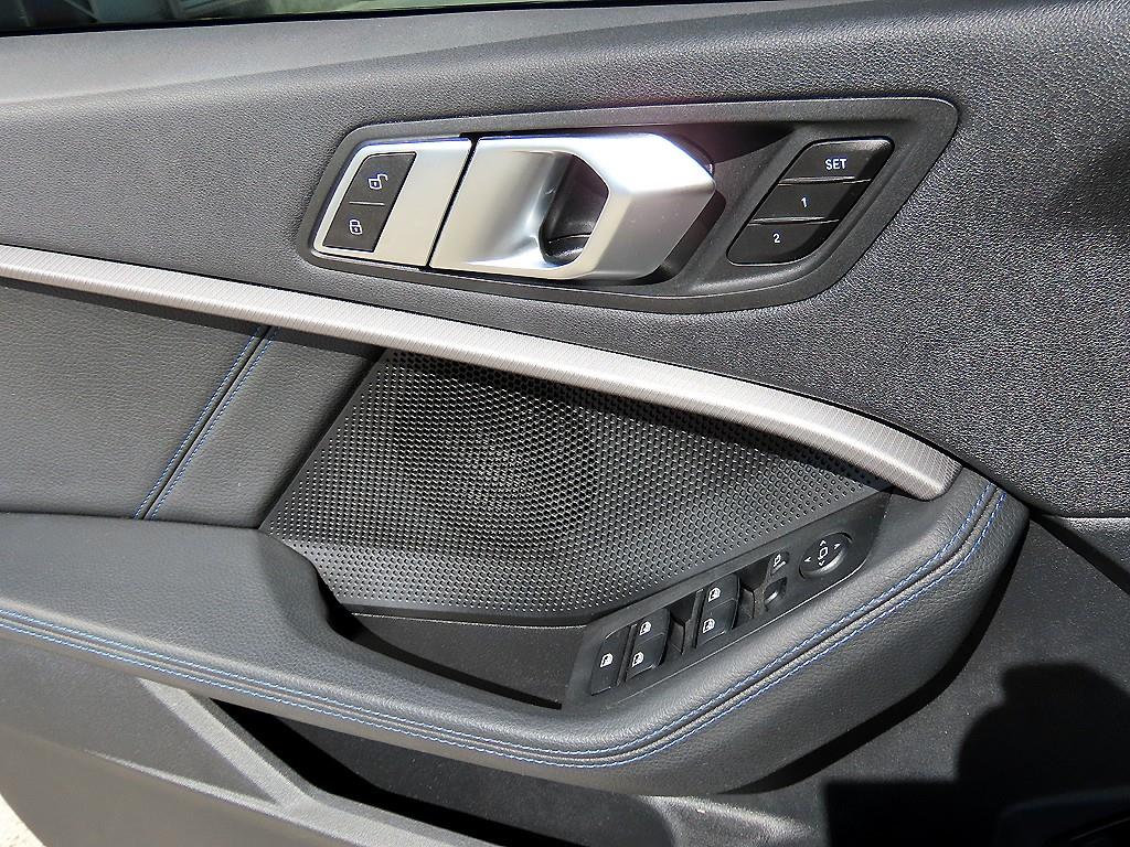 BMW 1-Series — photo 11