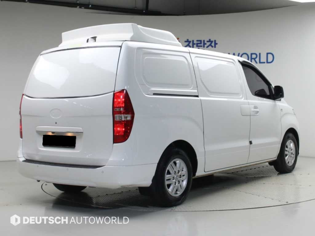 Hyundai Starex — photo 02