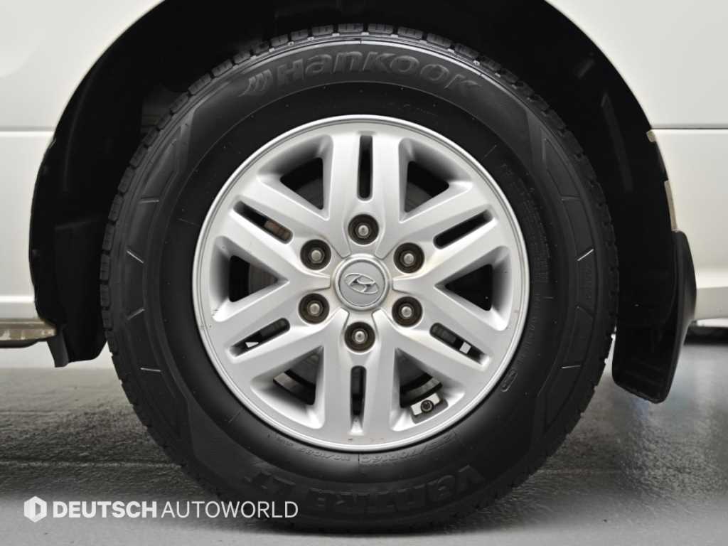 Hyundai Starex — photo 05