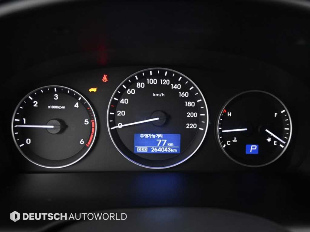 Hyundai Starex — photo 08