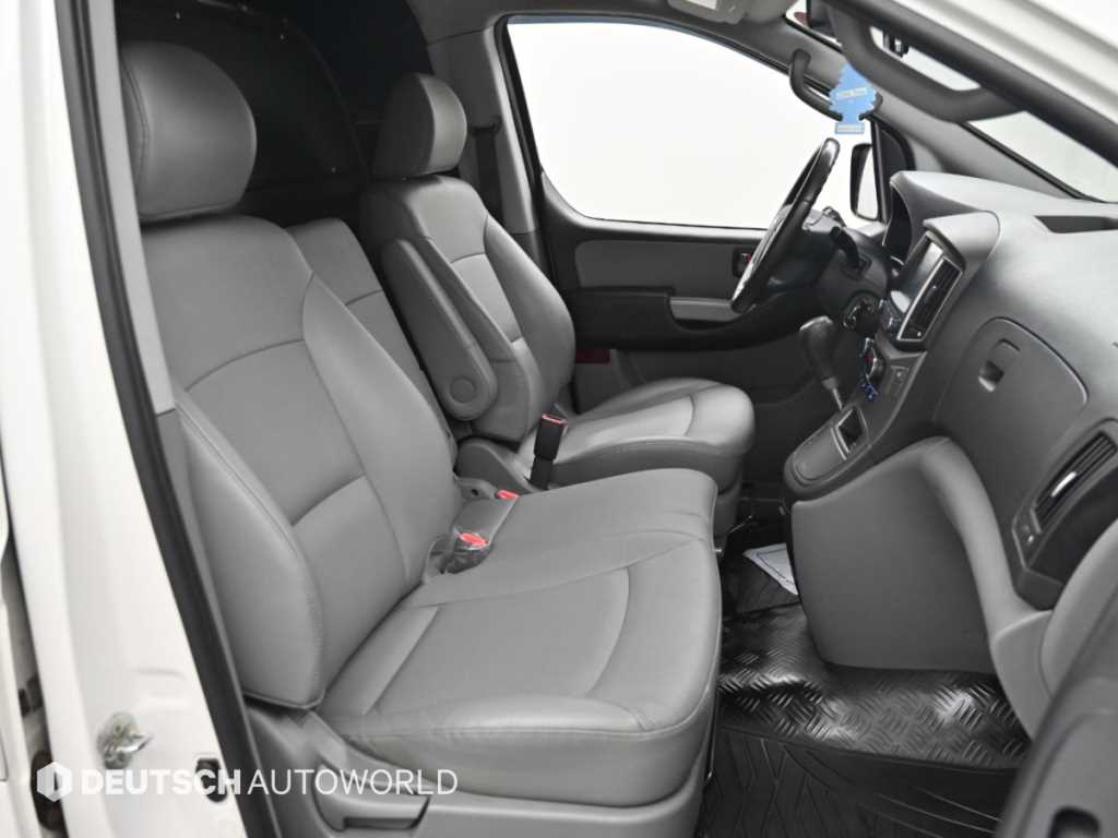 Hyundai Starex — photo 10