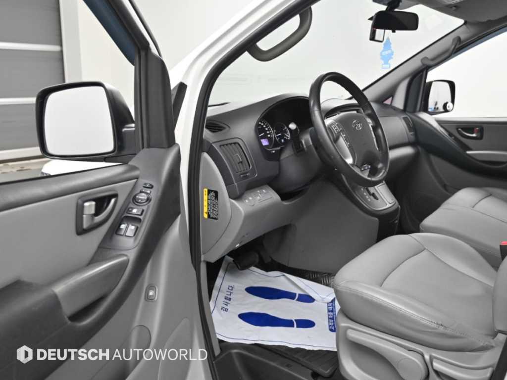 Hyundai Starex — photo 11