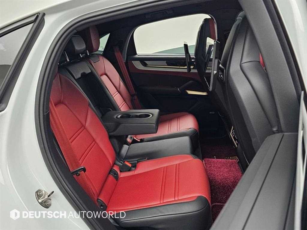Porsche Cayenne — photo 12
