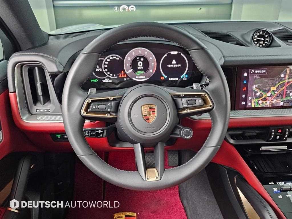Porsche Cayenne — photo 13