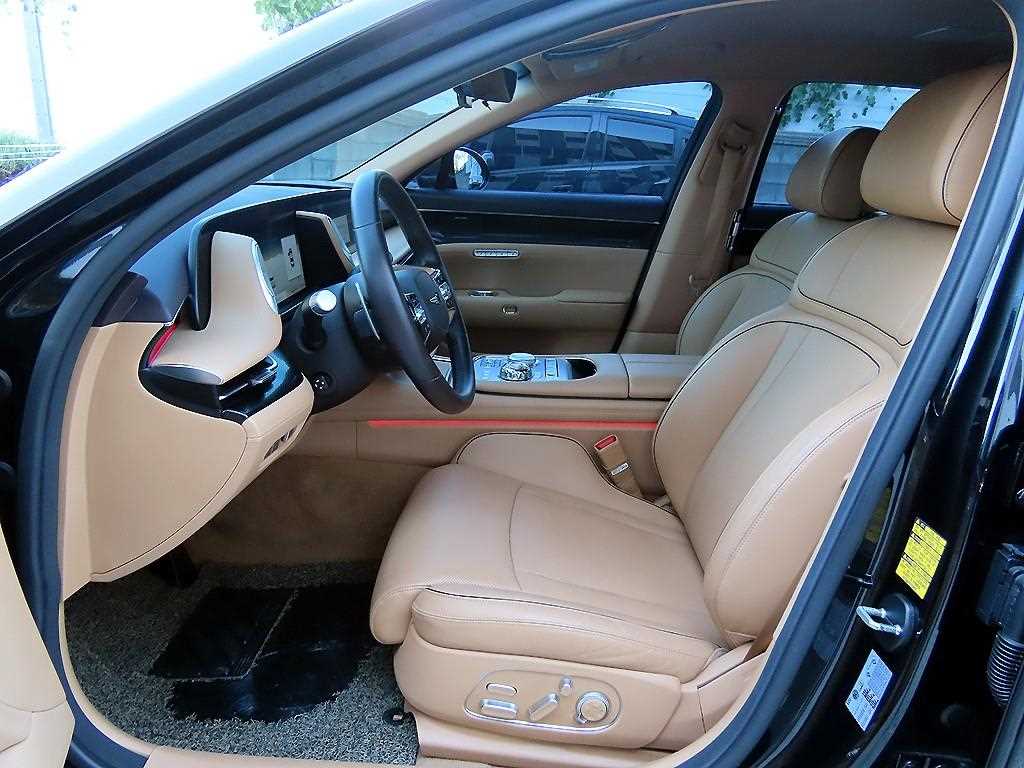 Genesis G90 — photo 05