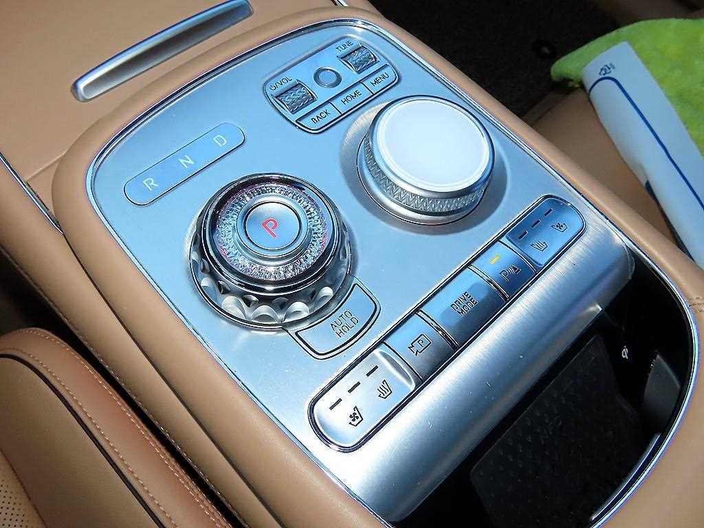 Genesis G90 — photo 11