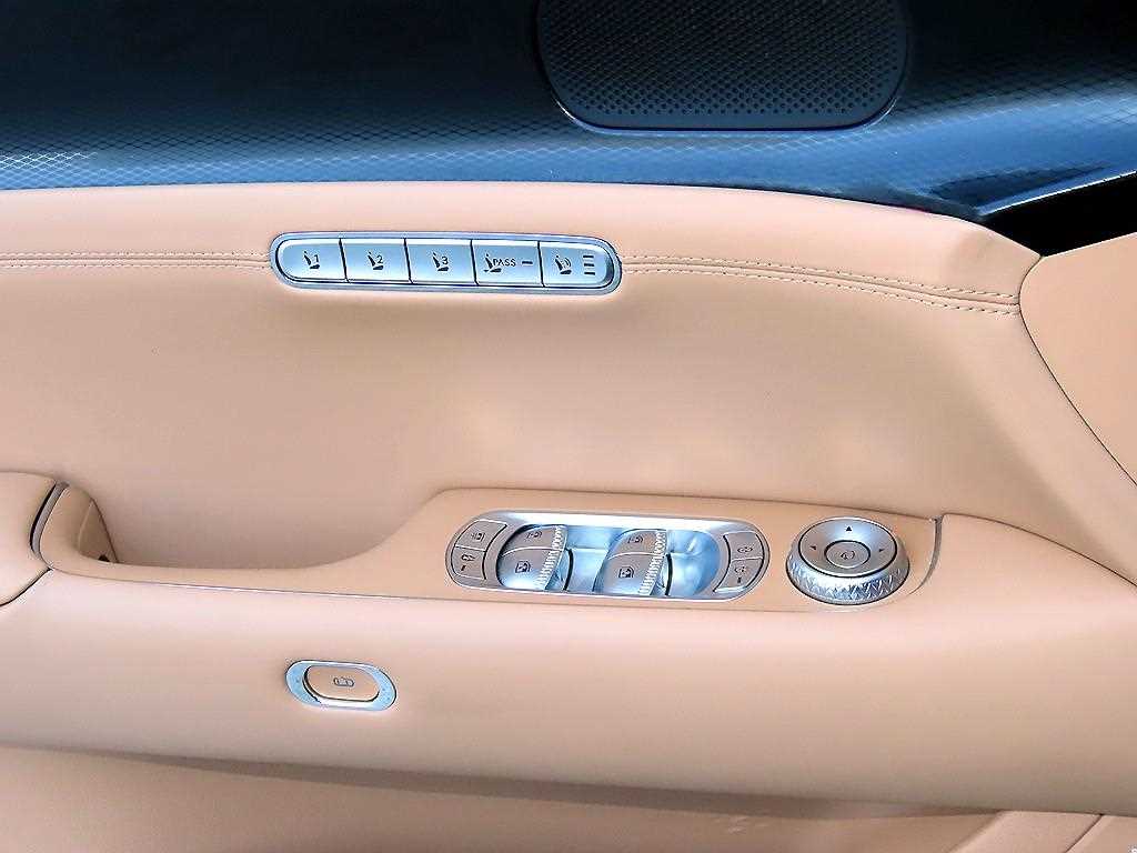 Genesis G90 — photo 12