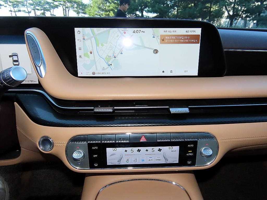 Genesis G90 — photo 14
