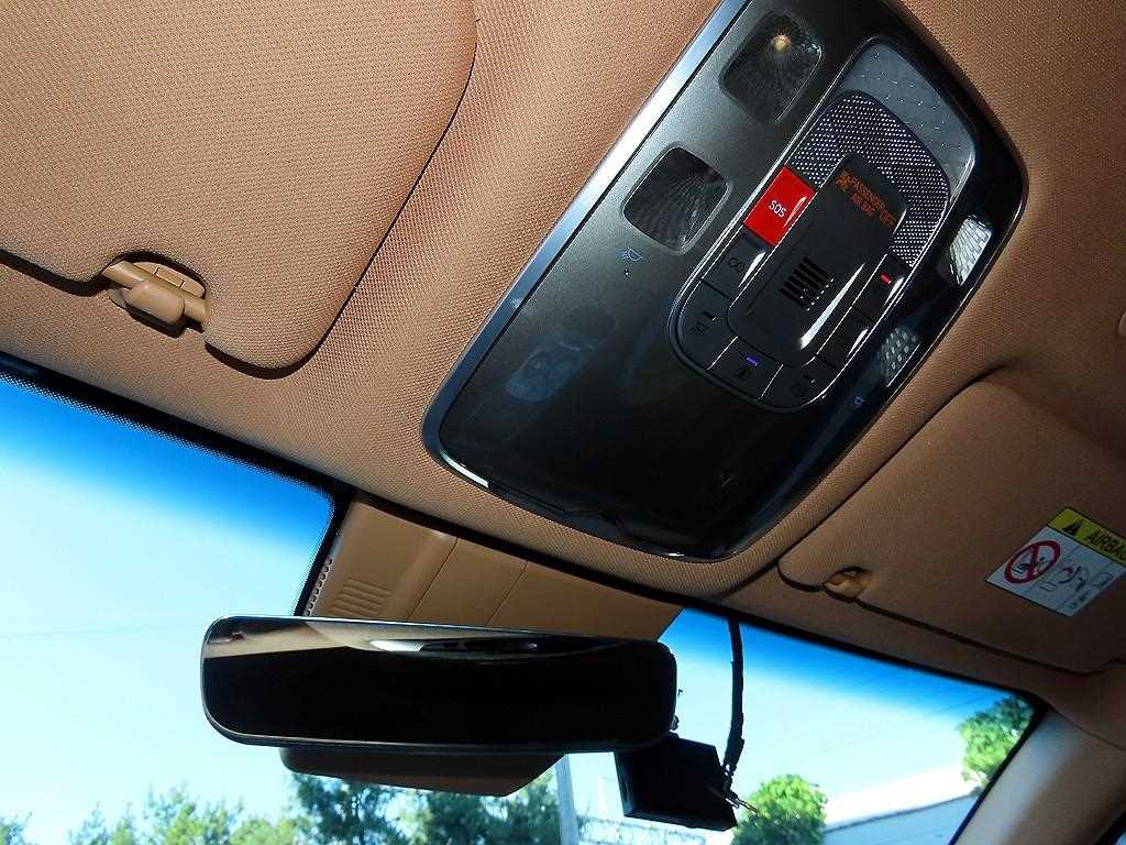 Genesis G90 — photo 16