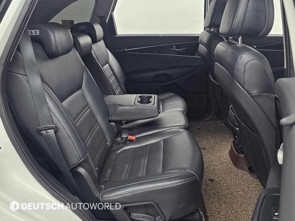 Kia Sorento — photo 12