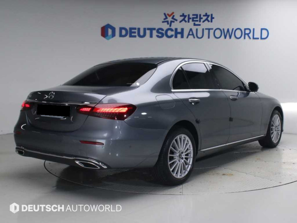 Mercedes-Benz E-Class — photo 02