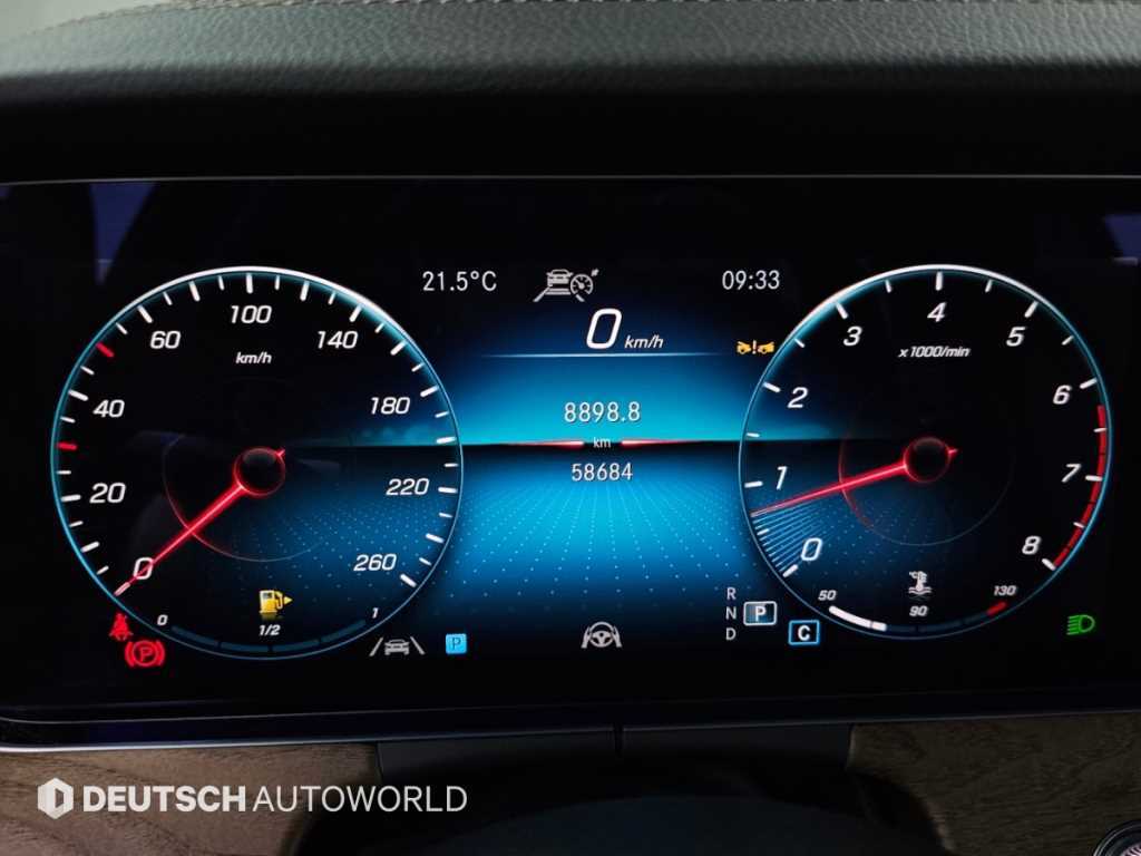 Mercedes-Benz E-Class — photo 08