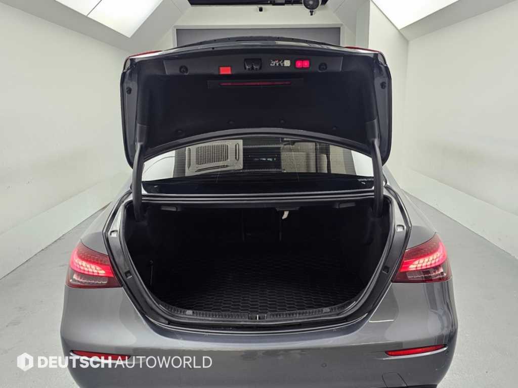 Mercedes-Benz E-Class — photo 19