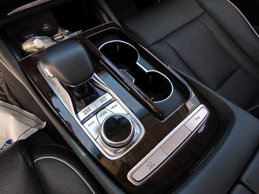 Kia K9 — photo 10