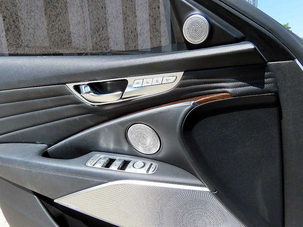 Kia K9 — photo 11