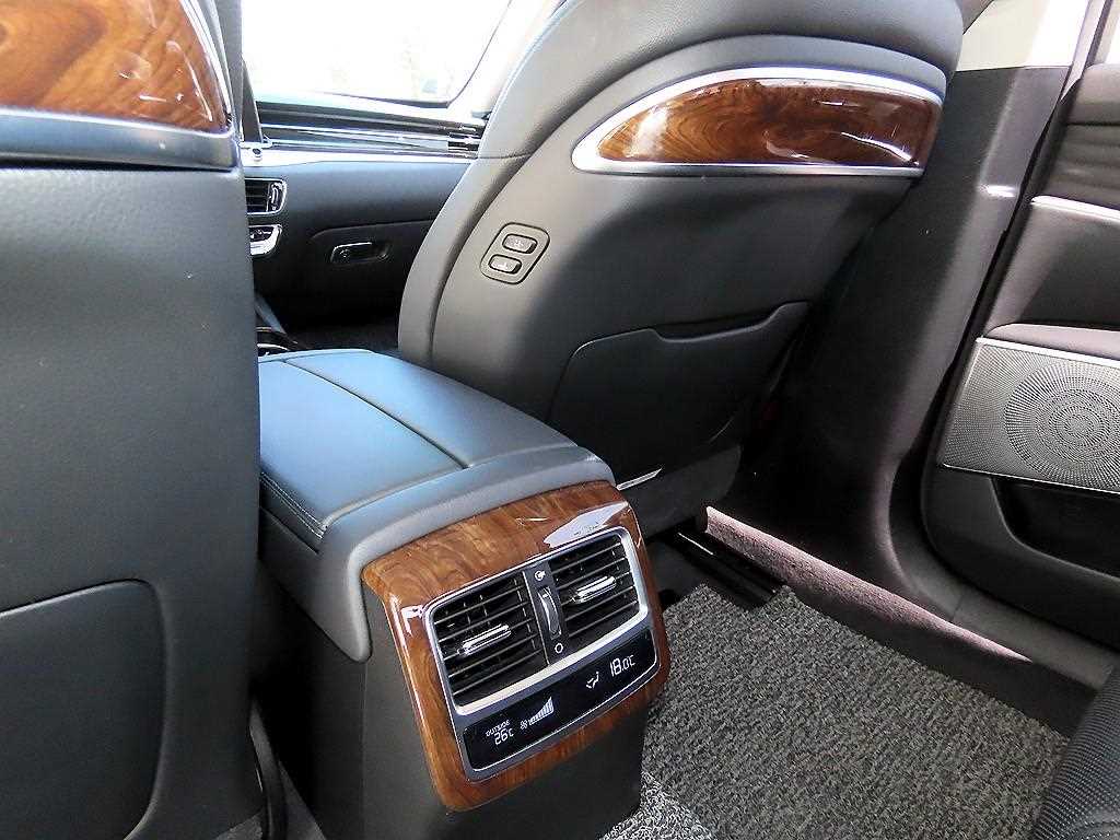 Kia K9 — photo 17