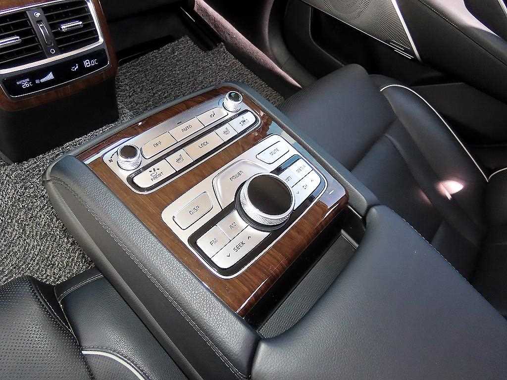 Kia K9 — photo 18