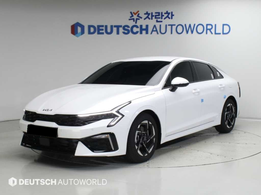 Kia K5 — photo 01
