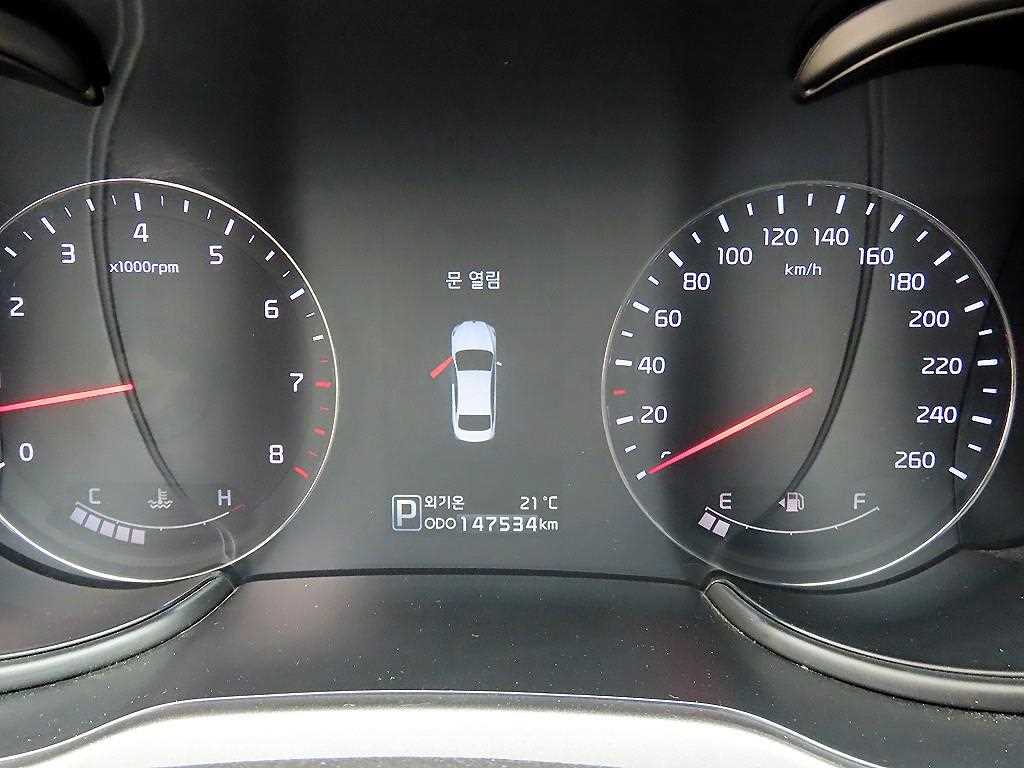 Kia K9 — photo 09