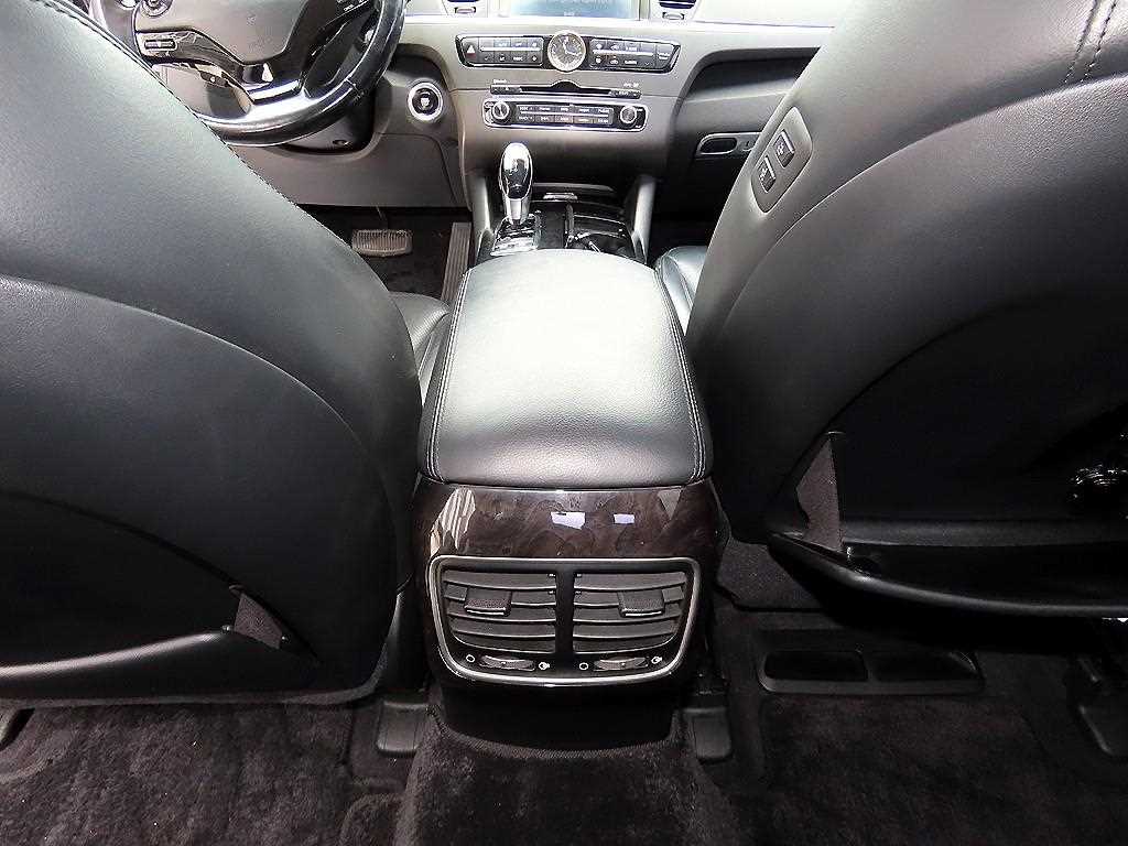 Kia K9 — photo 16
