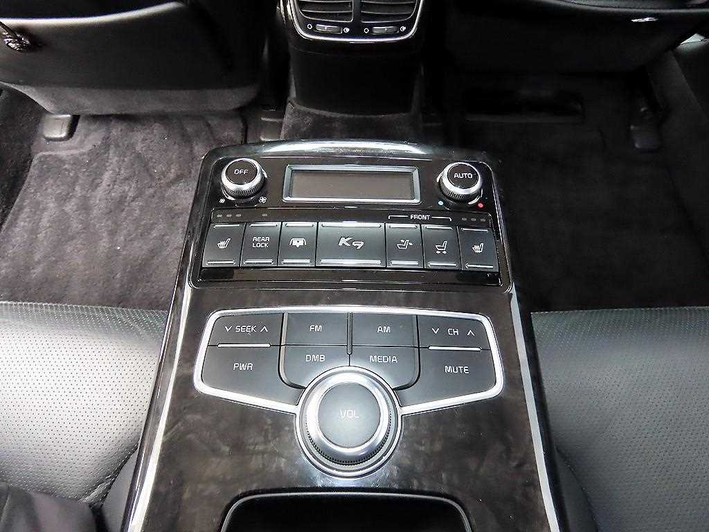 Kia K9 — photo 17
