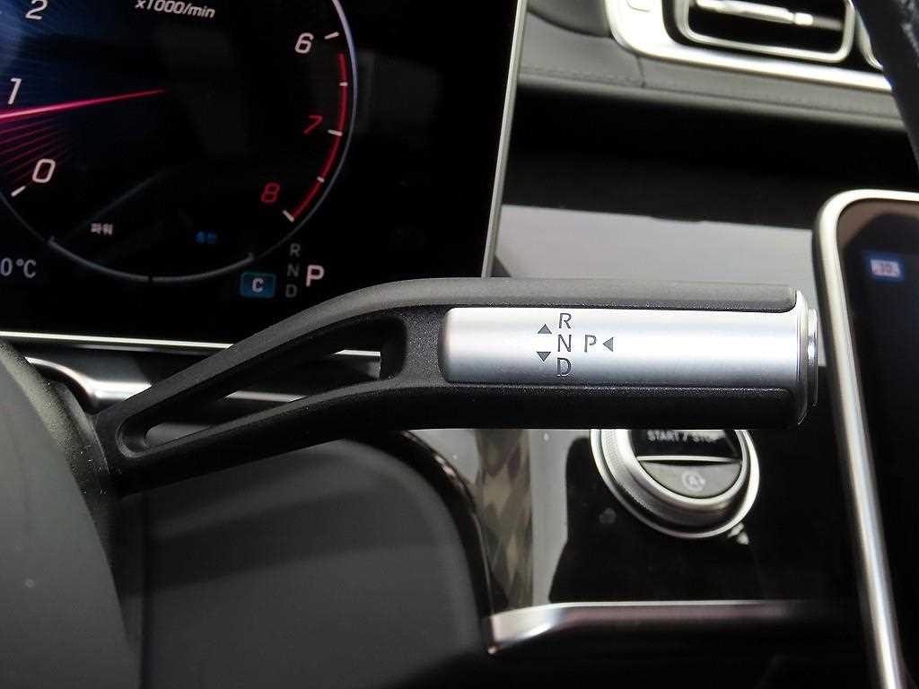 Mercedes-Benz S-Class — photo 11