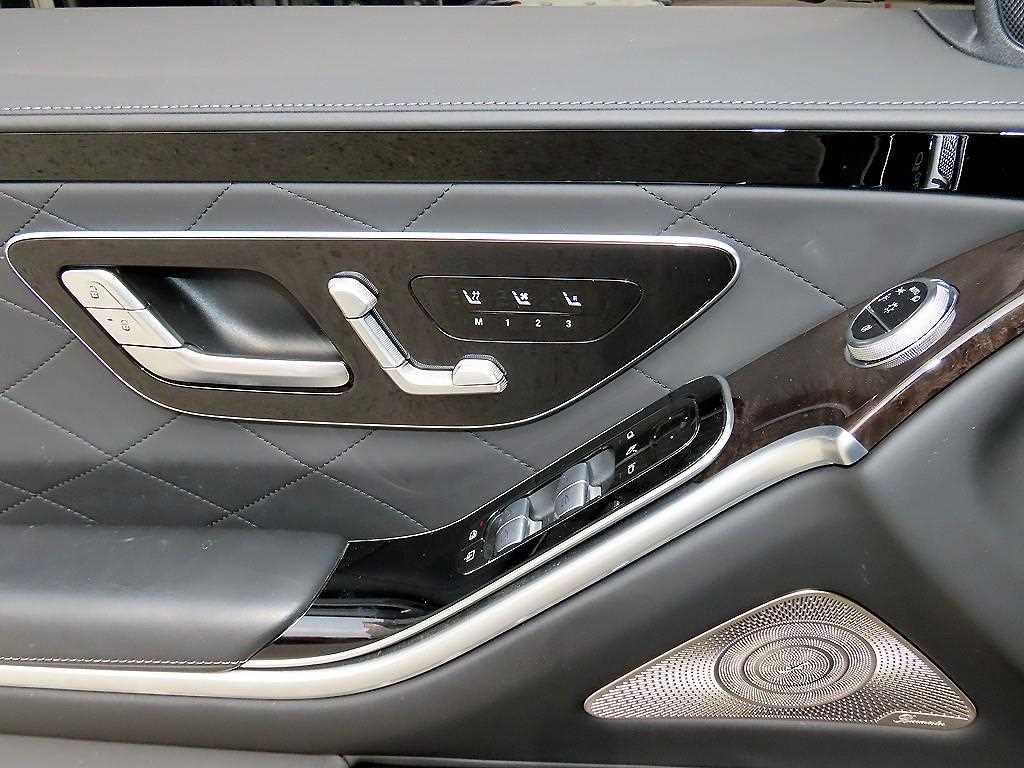 Mercedes-Benz S-Class — photo 12