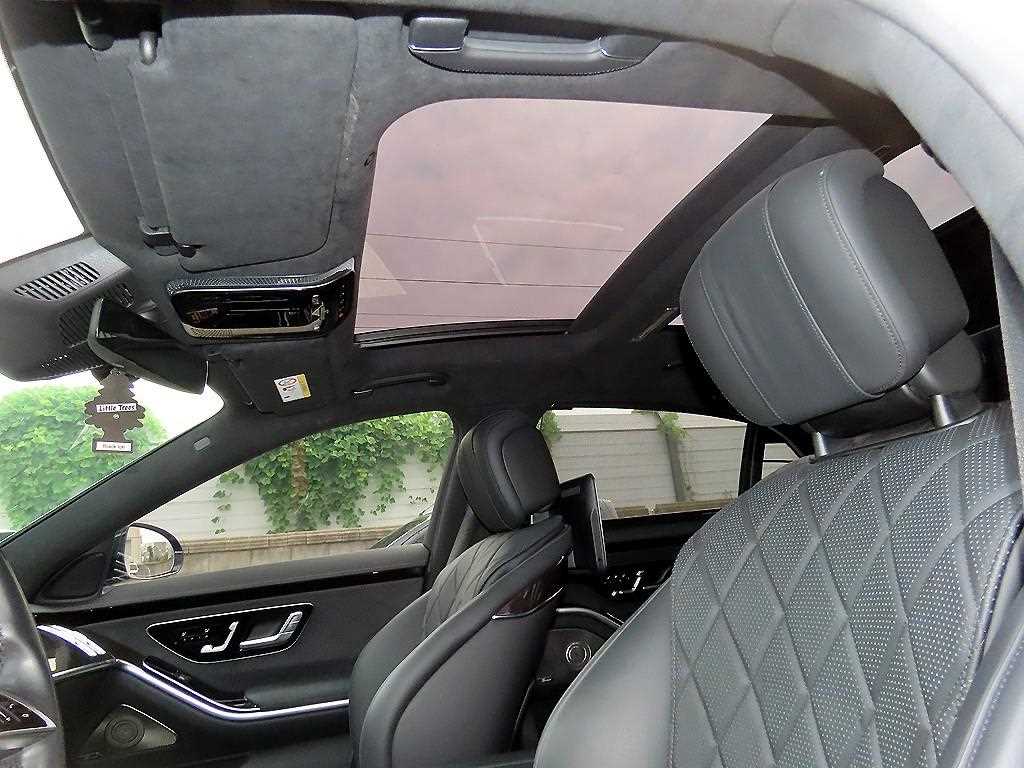 Mercedes-Benz S-Class — photo 16
