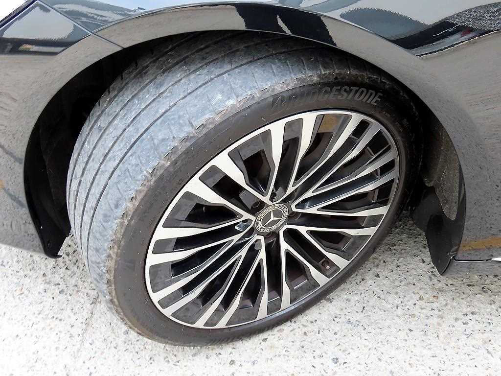 Mercedes-Benz S-Class — photo 20