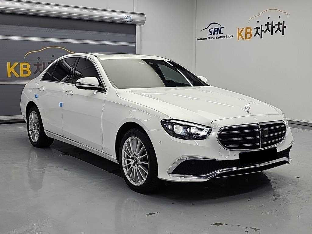 Mercedes-Benz E-Class — photo 04
