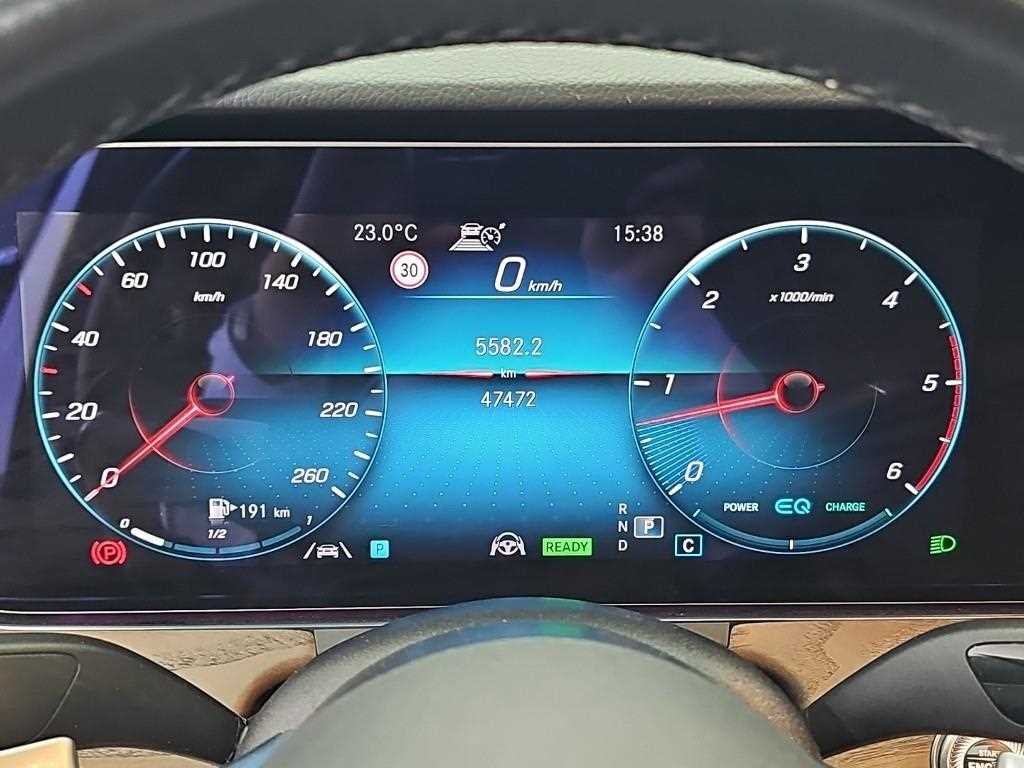 Mercedes-Benz E-Class — photo 06