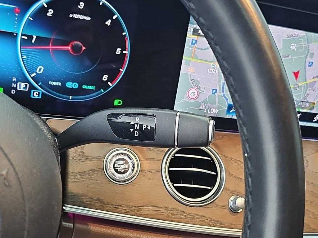 Mercedes-Benz E-Class — photo 08