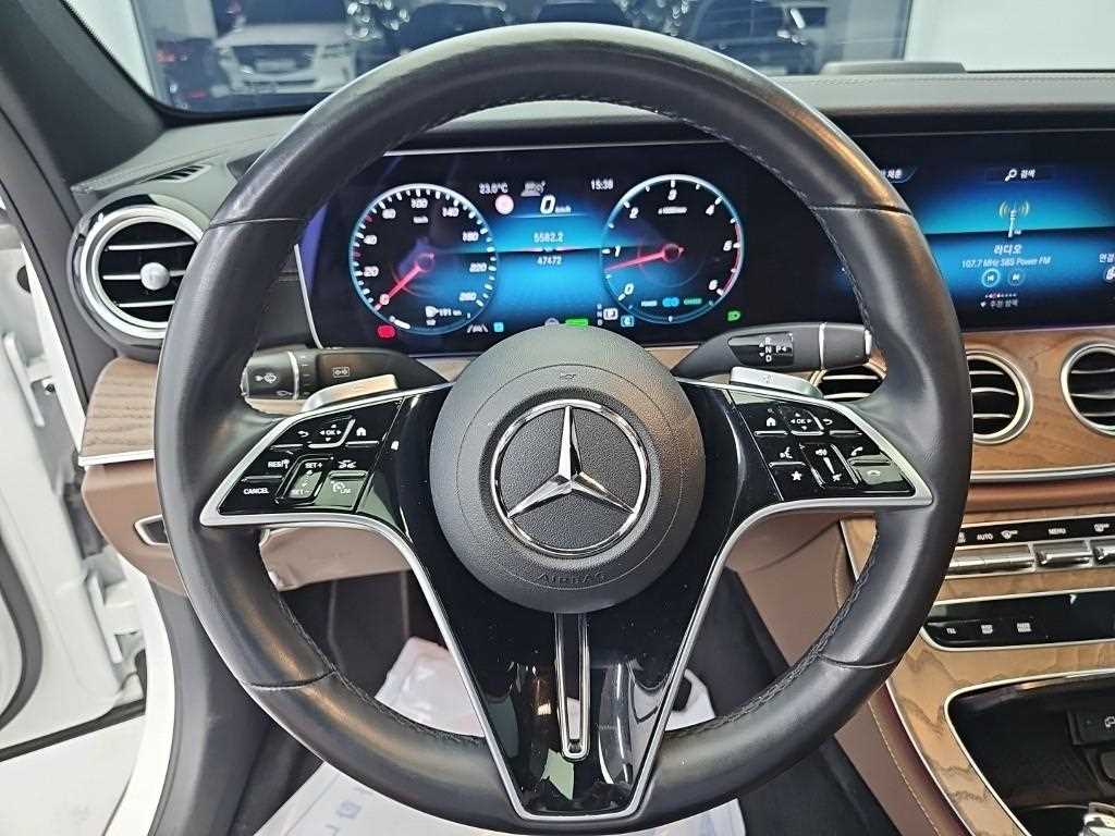 Mercedes-Benz E-Class — photo 09