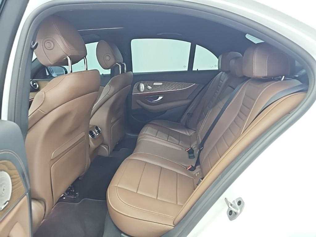 Mercedes-Benz E-Class — photo 12