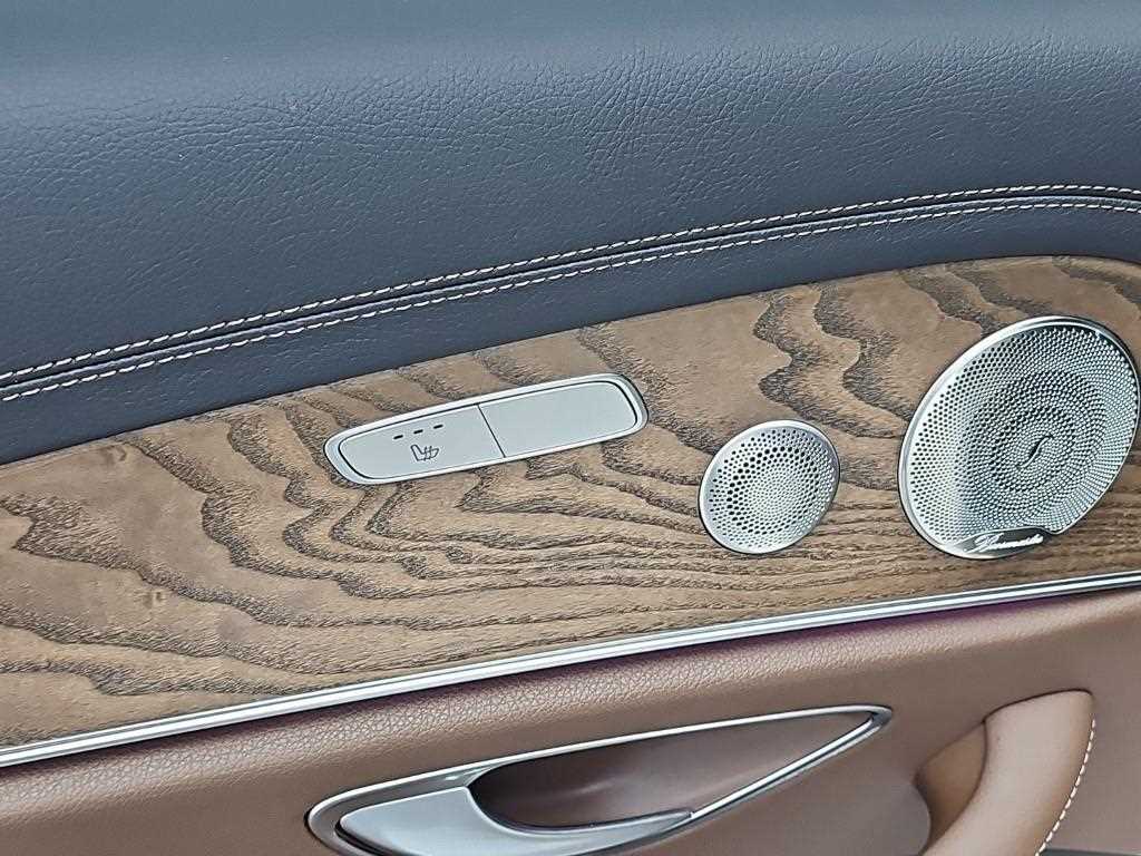 Mercedes-Benz E-Class — photo 13