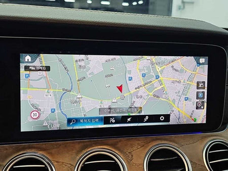 Mercedes-Benz E-Class — photo 15