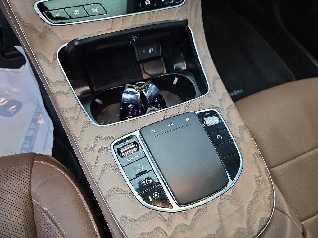 Mercedes-Benz E-Class — photo 17