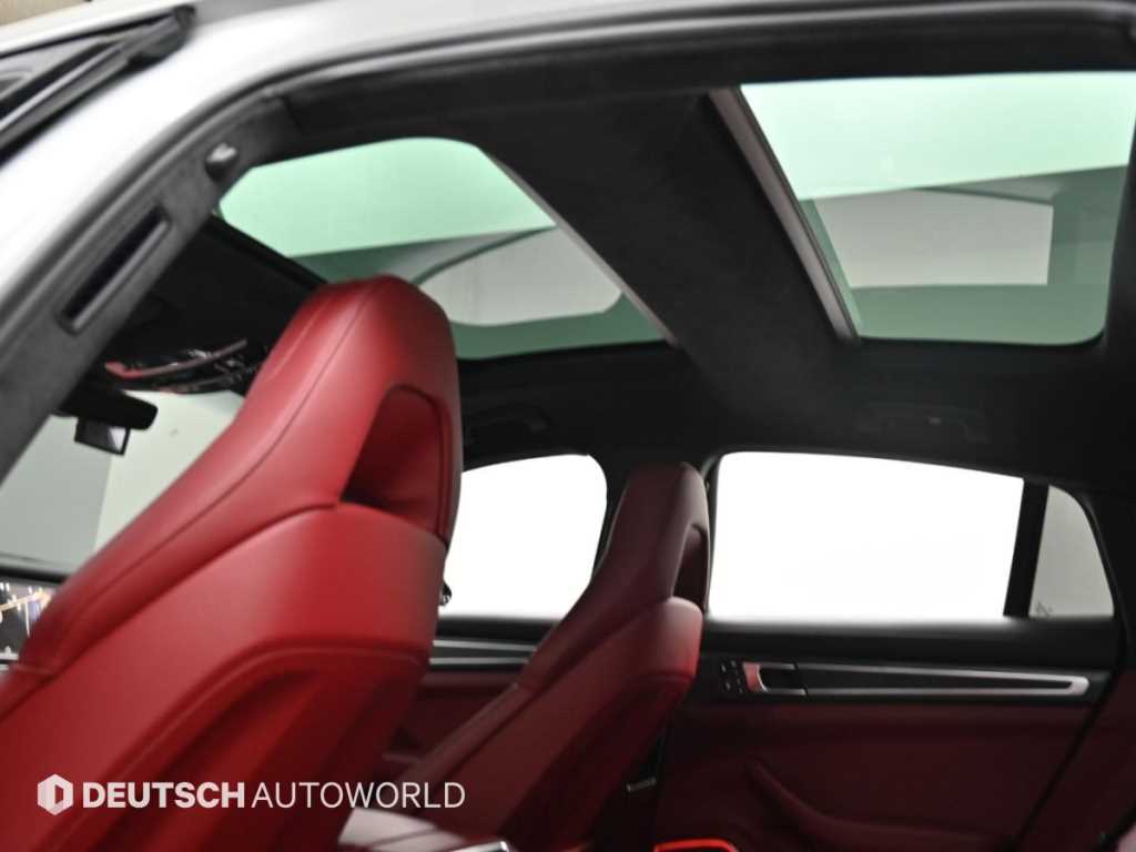 Porsche Panamera — photo 18