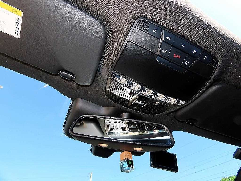 Mercedes-Benz C-Class — photo 17
