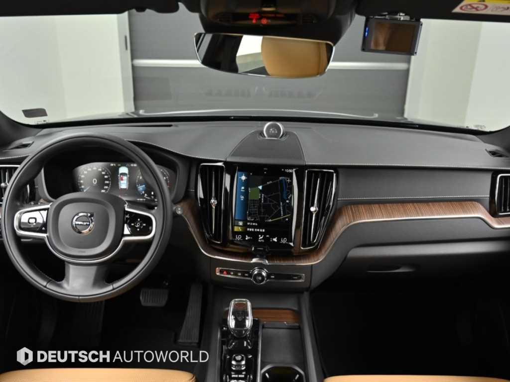 Volvo XC60 — photo 07