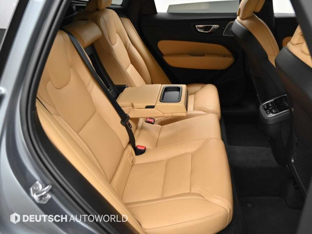 Volvo XC60 — photo 12